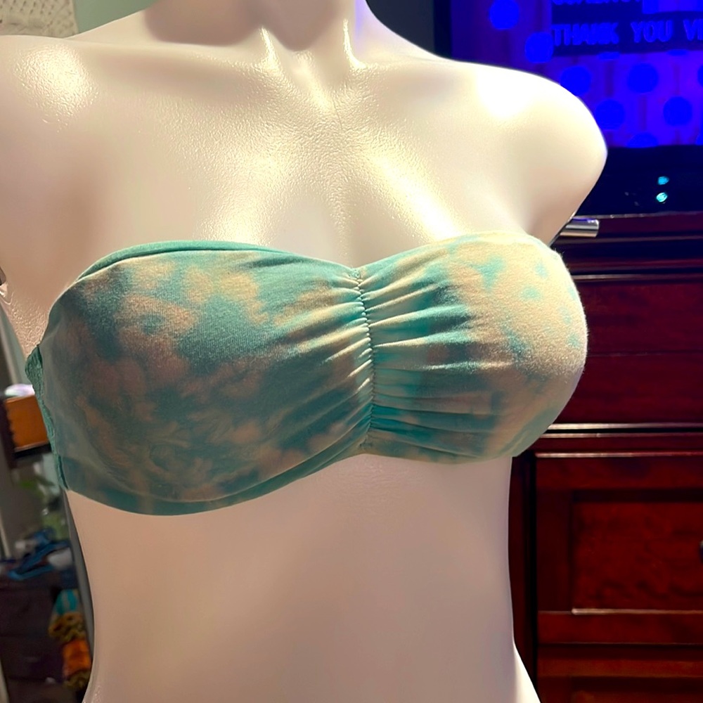 $5 if you bundle 2 or more items 💕Pink Victoria’s Secret bandeau top